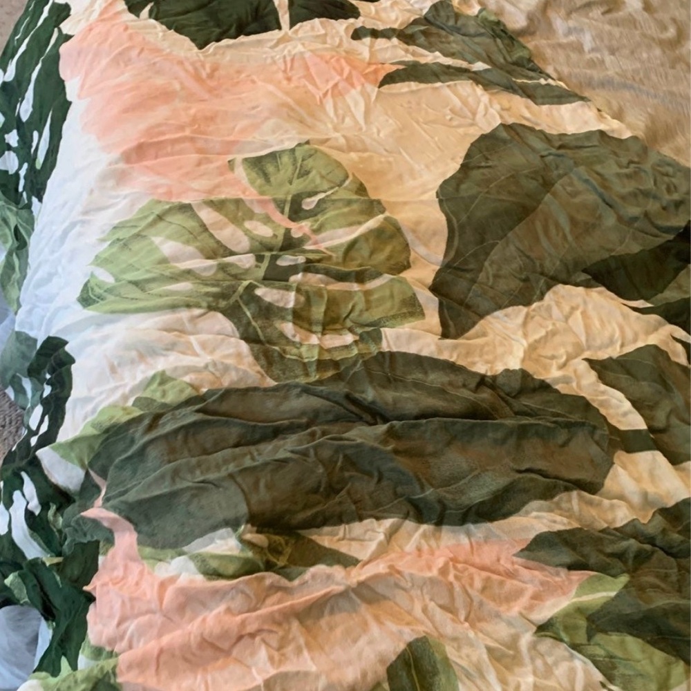 Virginia Wolf Floral Print Wrap/Scarf - Picture 11 of 13